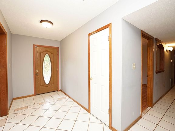 3rd image of 818 Saint Joseph Cv