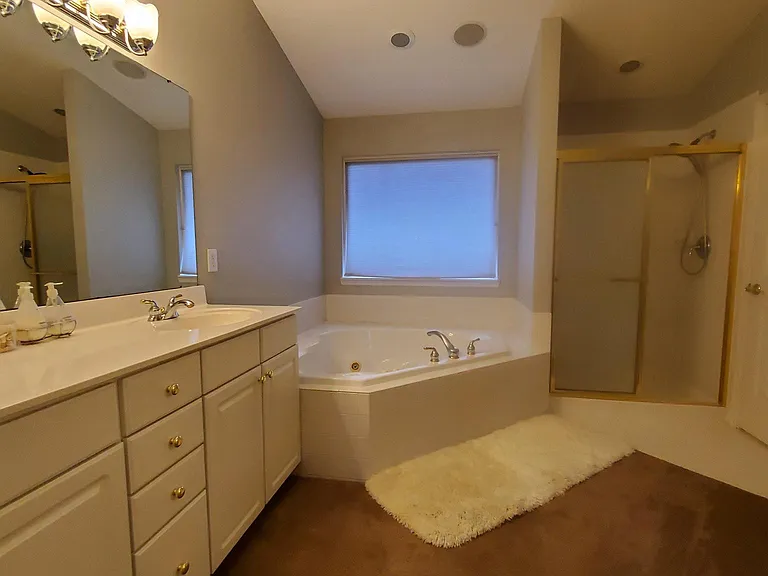 2306 Shimmering Bay Ln — Photo 15