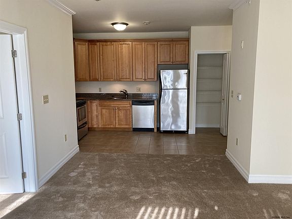 5th image of 8 Wall St APT 424