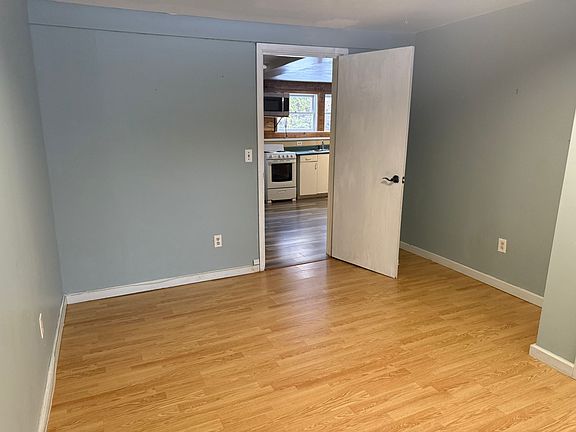 5th image of 100 Green Lake Cres #1