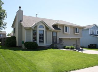 10867 Bauman Ave, Omaha, NE 68164