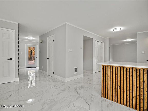 4th image of 105 Jackson Dr