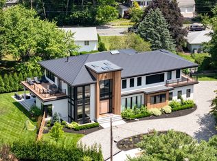 15 Buff Cir, Newton, MA 02459