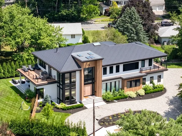 15 Buff Cir, Newton, MA 02459