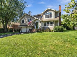 4 Bayview Cir, Manhasset, NY 11030