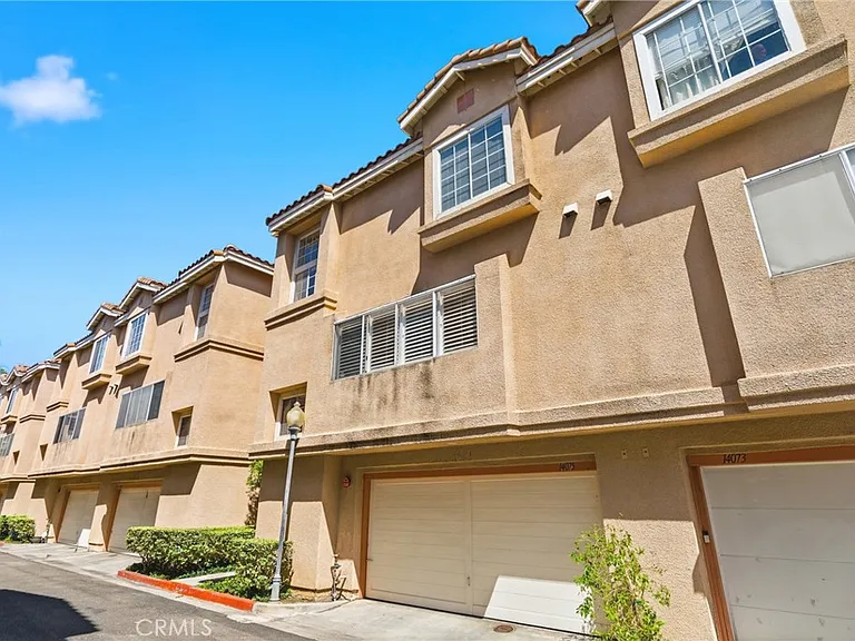14075 Lemoli Ave — Photo 2