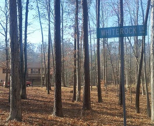 4th image of 203 Whiterock Ln