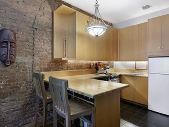 458 West 23rd Street image 1 of 6