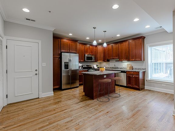 3rd image of 636 Hinman Ave APT 1F