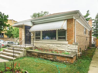5001 W Dakin St, Chicago, IL, 60641