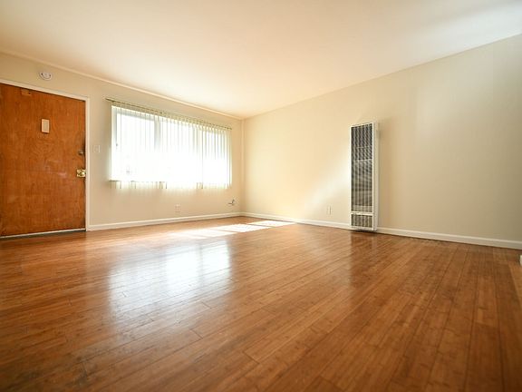3rd image of 2132 Roosevelt Ave APT 2