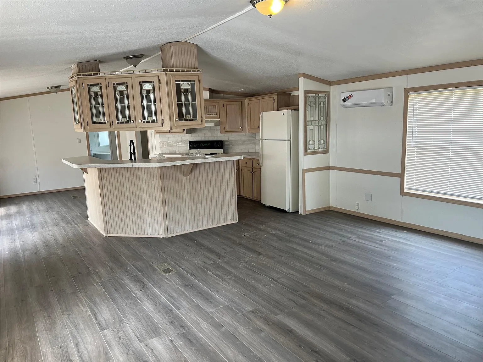 3 bed, $1,275 — Photo 2
