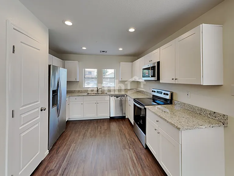 3017 S Mandy Cir — Photo 3