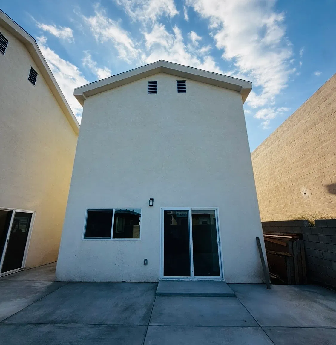 3 bed, 2.5 bath, 1350 sqft, $4,100 — Photo 1