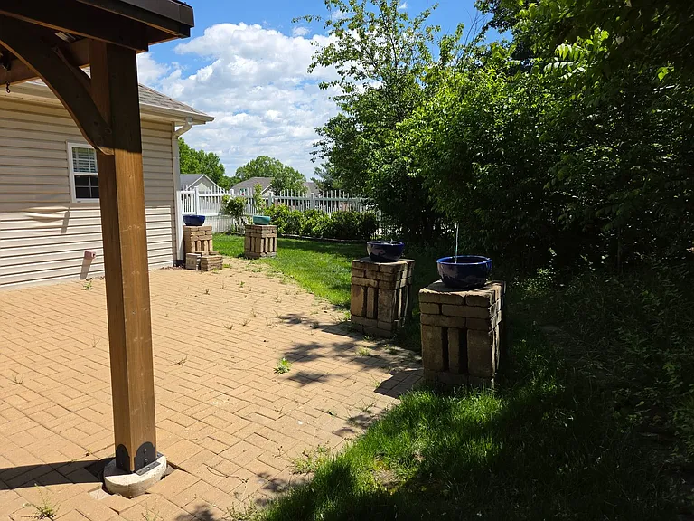 4200 Beach Pointe Dr — Photo 23