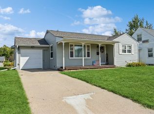 1433 10th St NW, Cedar Rapids, IA 52405