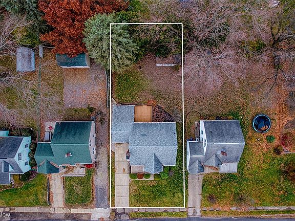 3rd image of 2803 Daleford Ave NE