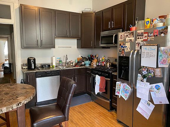 4th image of 1022 W Belmont Ave