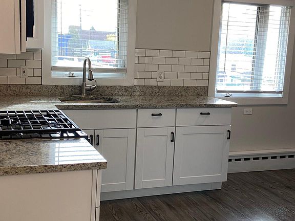 5th image of 689 Lowry Ave NE APT 10