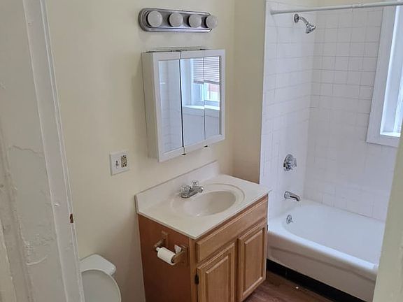 3rd image of 463 Park Dr APT 12