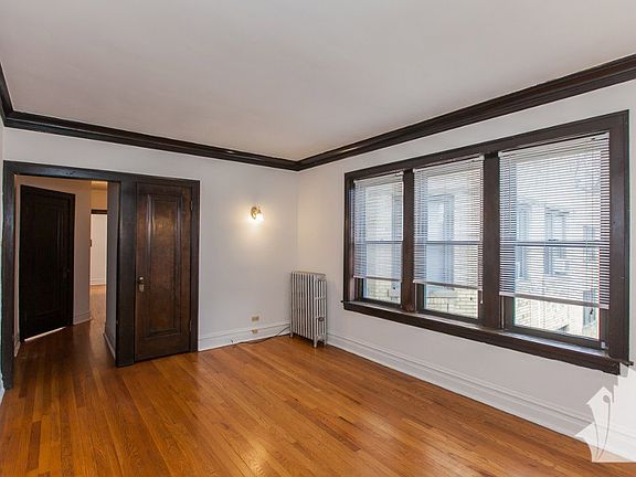 4th image of 1909 W Larchmont Ave #1913