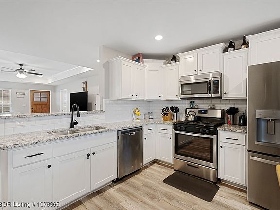 4th image of 2131 Wisteria Ln