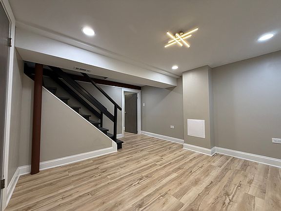 5th image of 6133 N Karlov Ave