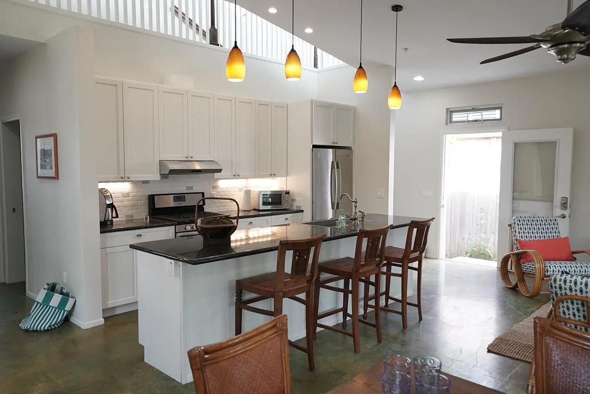 House offered Partially Furnished - 414 Hualani St