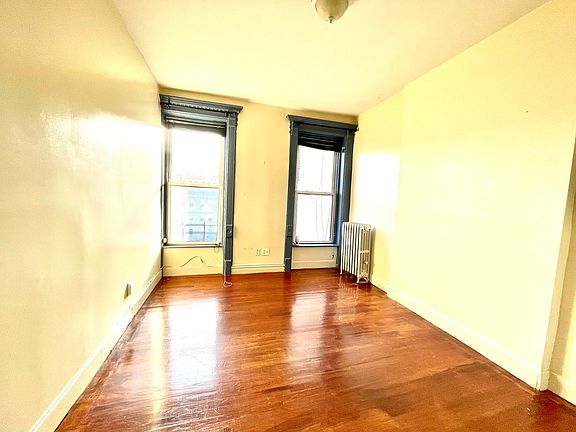 5th image of 806 Bergen St APT 4