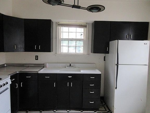 2nd image of 330 River Ln