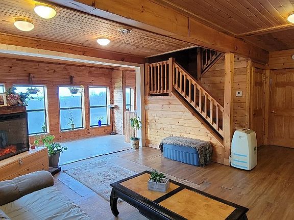 3rd image of 10660 Wagon Trail Ln