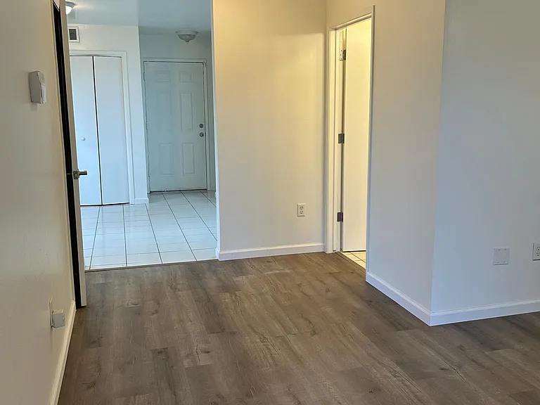 601 E Hosking Ave #2B — Photo 20