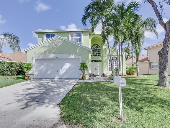 3rd image of 1320 Fairfax Cir E
