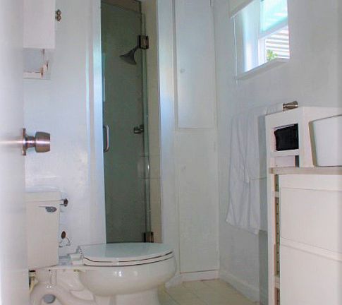 4th image of 3316 S Beverly Dr
