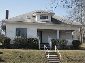 1st image of 102 E Unaka Ave