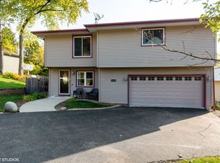 139 Wildwood Rd, Algonquin, IL 60102