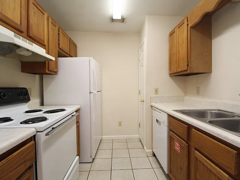 601 N 61st Ave #A — Photo 4