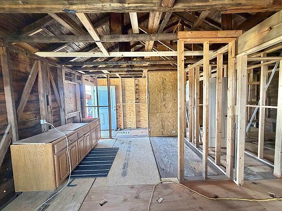 4th image of 304 E Olive St