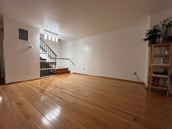 3rd image of 26 Zachary Ct