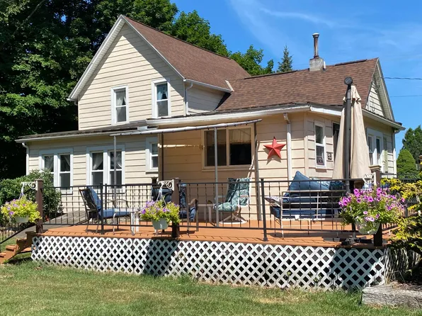 365 Locust St, Constantine, MI 49042