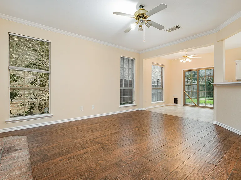 704 White Oak St — Photo 11
