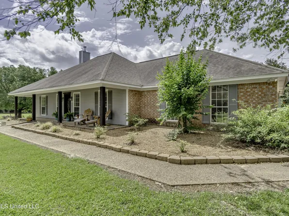 180 Johnson Ln, Canton, MS 39046