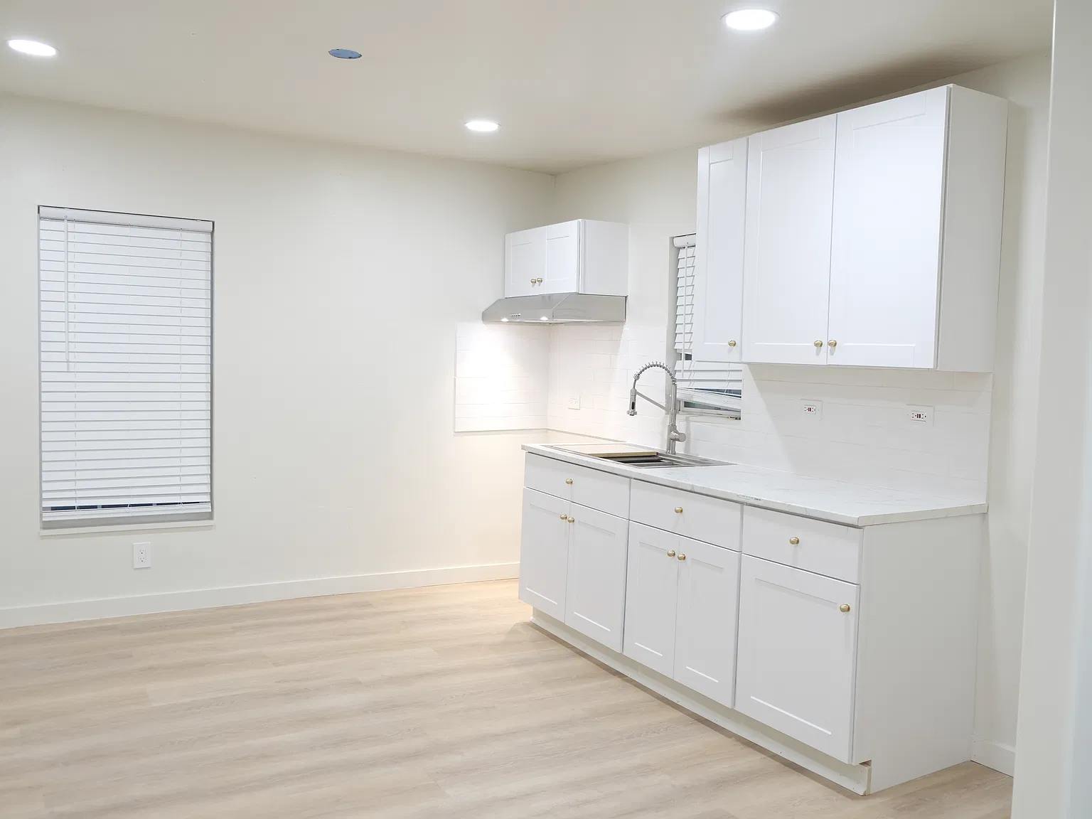 2 bed, $1,300 — Photo 4