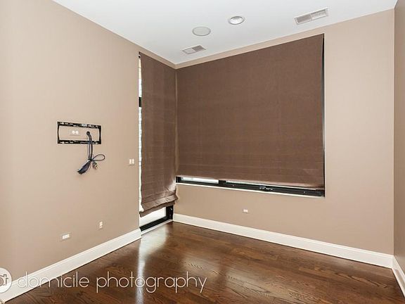 4th image of 101 W Superior St #400