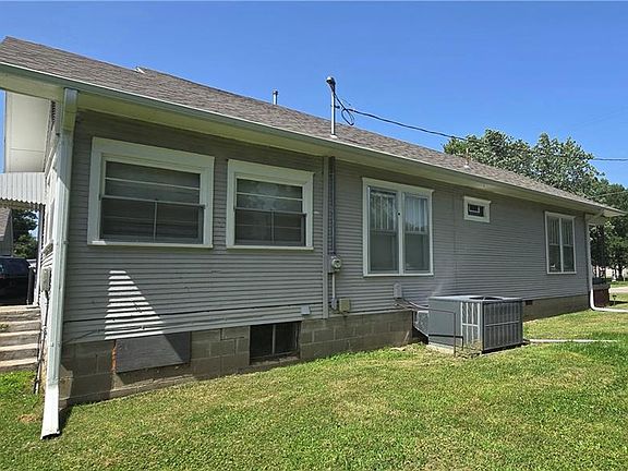 3rd image of 400 S Mount Carmel Rd