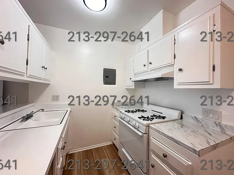 1154 N Gower St #20 — Photo 4