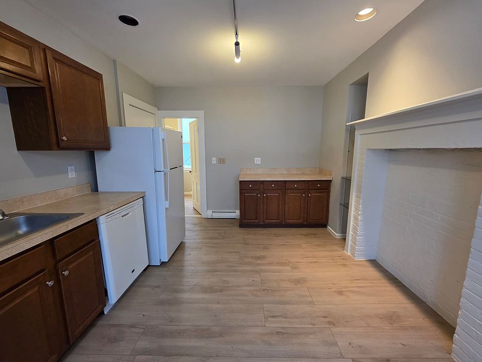1st image of 787 Whitney Ave #L01