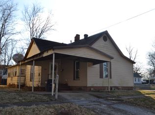 225 W Spring St, Grayville, IL 62844