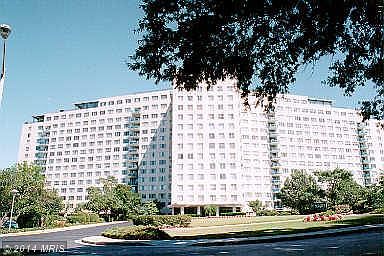 2nd image of 10401 Grosvenor Pl APT 509