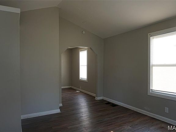 3rd image of 1163 Howell St
